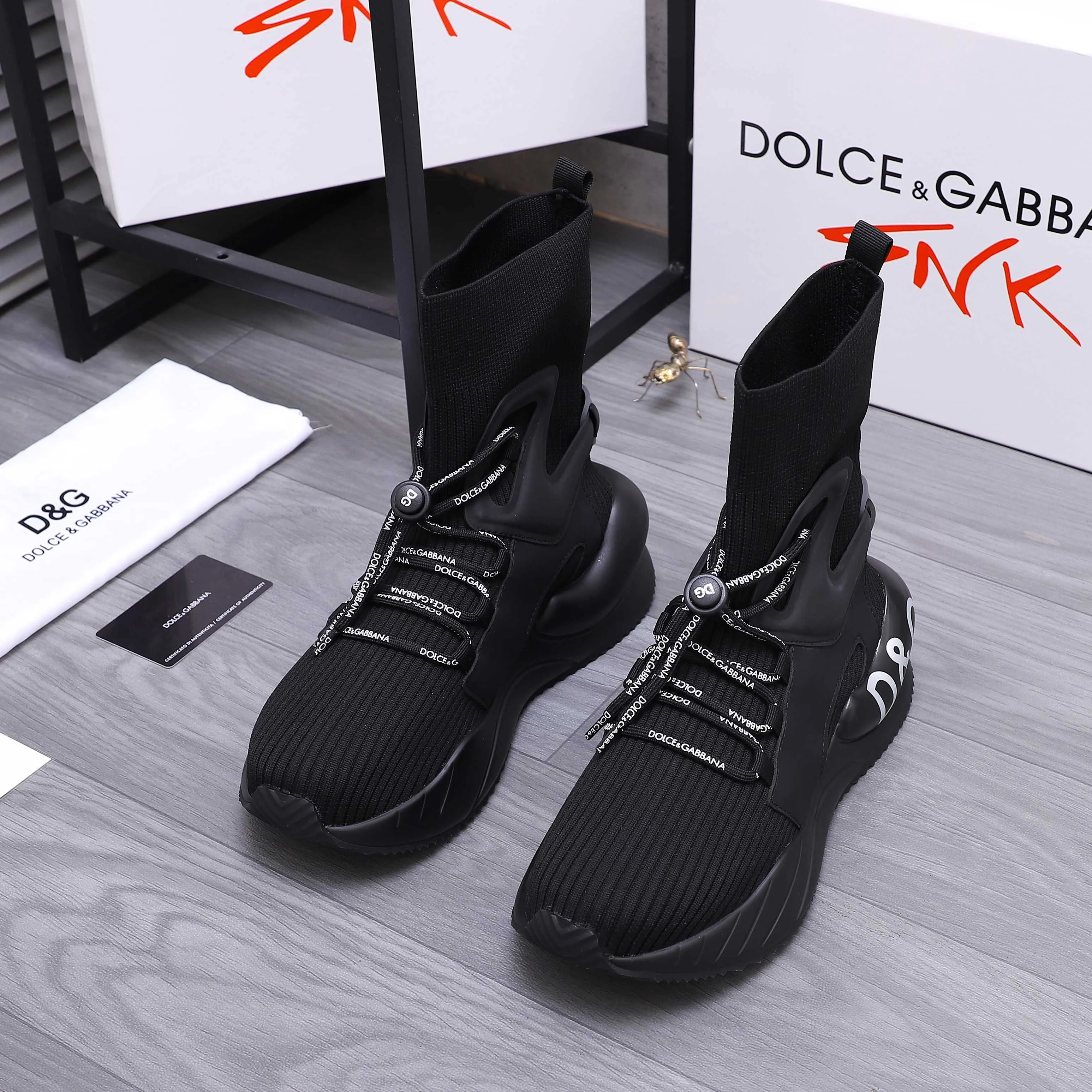 Men's shoes 💰442 Product trademark: DG (Dolce & Gabbana) casual shoes for couples. Regular size: 36-46 (45.46 is custom-made and non-returnable) Product materials: Selected knitted breathable spliced ​​cowhide upper, cowhide insole, original outsole